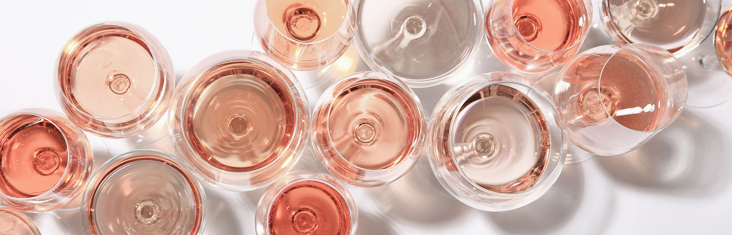   Les meilleurs rosés :  
  Walter Wine.com vous présente sa sélection des meilleurs rosés de gastronomie : des rosés de terroir, qualitatifs, complexes mais aussi singuliers, originals…  
 Walter Wine.com vous présente sa sélection des meilleurs rosés de gastronomie : des rosés de terroir, qualitatifs, complexes mais aussi singuliers, originals, qui sauront parfaitement accompagner vos apéritifs et repas… Chaque rosé présenté par Walter Wine est le résultat de dégustations rigoureuses réalisées avec une seule ambition : vous faire découvrir de grands vins rosés aux styles variés et à la forte identité. Structurés, frais, délicats ou intensément aromatiques, nos rosés séduisent autant les amateurs que les passionnés à la recherche de cuvées singulières et mémorables. Découvrez ci-dessous nos dernières sélections et les commentaires de dégustation associés à chaque bouteille. Walter Wine est heureux de partager avec vous une vision exigeante et moderne du rosé de gastronomie. 