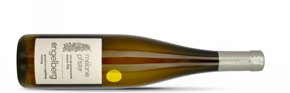  Mélanie PFISTER, 8ème génération de vignerons à Dahlenheim, se distingue par ses vins de gastronomie, et le prestigieux grand cru Engelberg. 