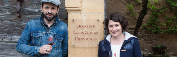 <p>Claude-Emmanuelle DESVIGNES et son frère Louis-Benoit au sommet de la hiérarchie des Morgons, seul domaine noté 3*/3 à la RVF !</p>