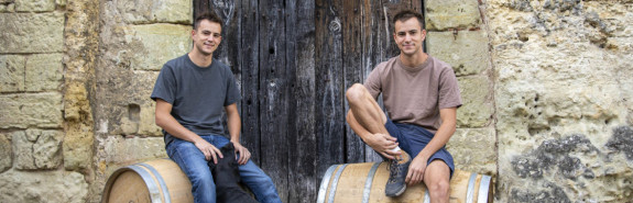  CLOS THIERRIÈRE, les deux frères Baptiste et Guillaume FREY, ont à cœur de faire de vrais vins de terroir ! (bio, biodynamie en conversion, levures indigènes, souffre à minima…) 